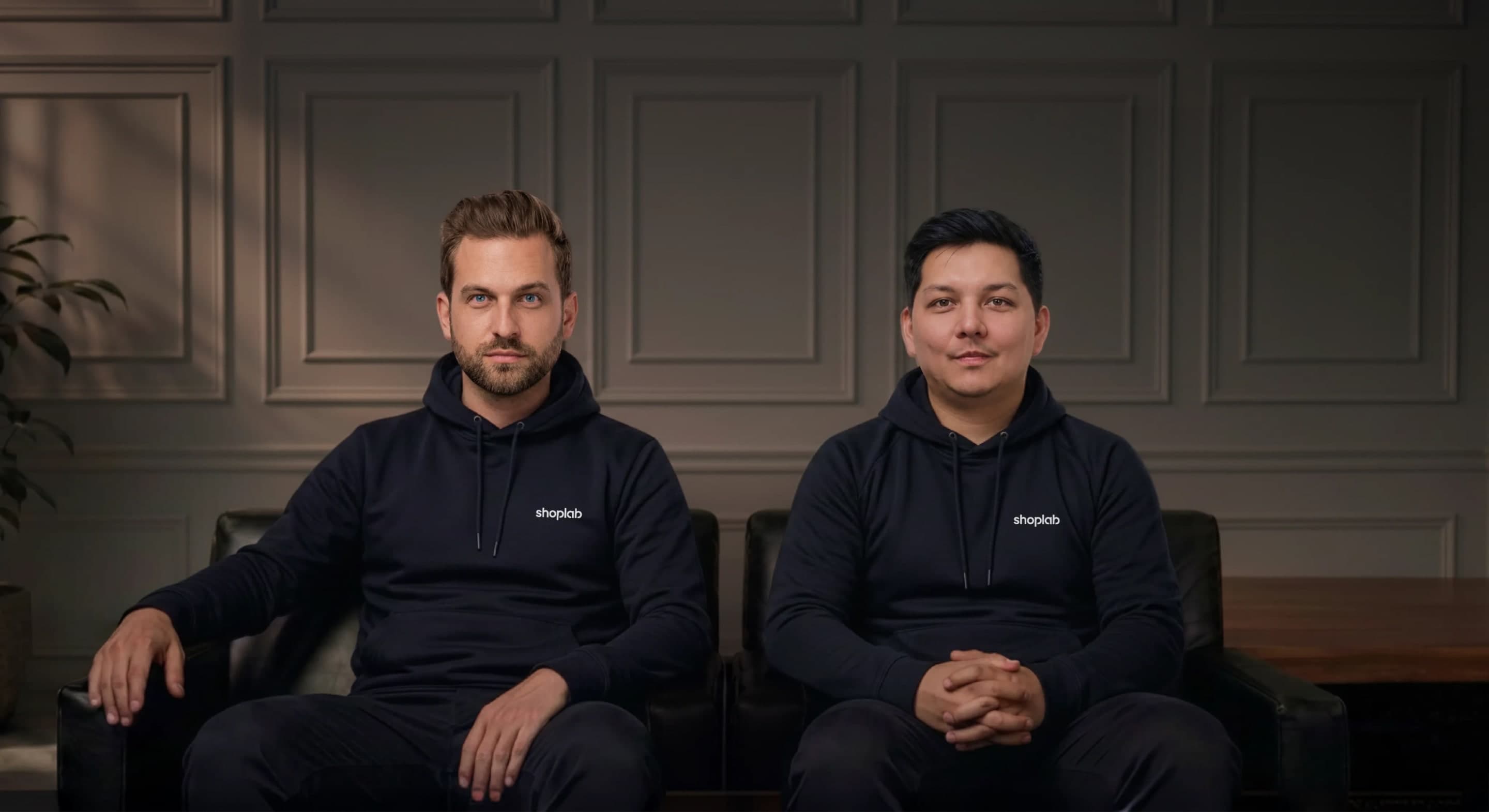 Mark Chang und Martin Winkler, die shoplab-Gründer, in shoplab-Hoodies