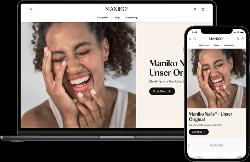 Laptop und Smartphone zeigen die Maniko-Nails-Startseite mit einem Lifestyle-Foto einer lachenden Frau und einem Call-to-Action-Button zum Shop