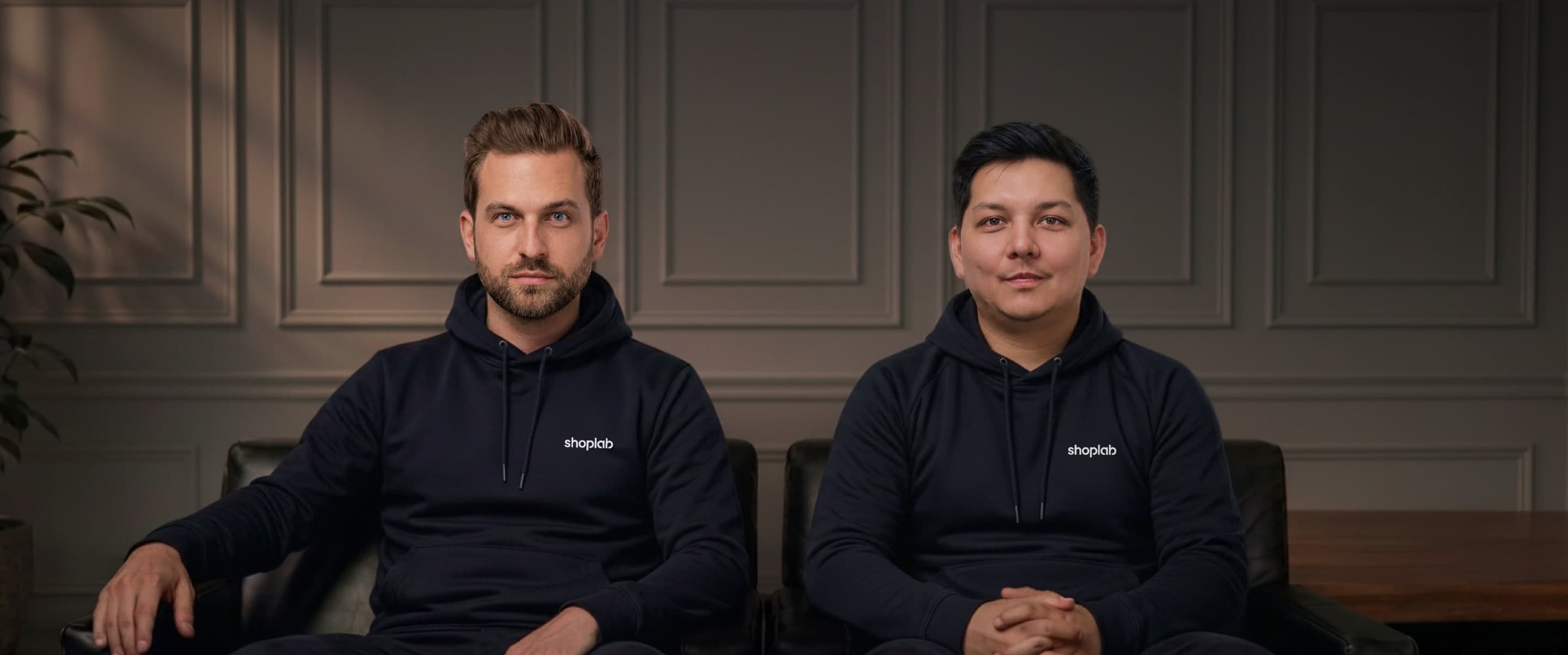 Mark Chang und Martin Winkler, die shoplab-Gründer, in shoplab-Hoodies
